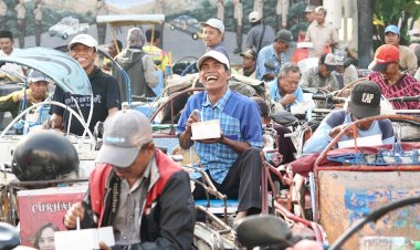 Tebar-Kebahagiaan,-Kapolrestabes-Surabaya-Kembali-Gelar-Sarapan-Bareng-Abang-Becak
